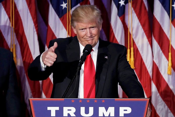 Presiden terpilih Amerika Serikat Donald Trump saat memberikan sambutan kepada pendukungnya dalam malam pemilihan di Manhattan, New York, Amerika Serikat, Rabu (9/11/2016). (REUTERS/Mike Segar)