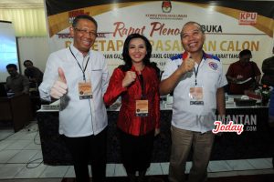 Sutarmidji, Karolin Margret Natasa dan Milton Crosby ditepkan sebagai calon Gubernur Kalbar oleh KPU, Senin (12/2). FOTO/Lukas B Wijanarko