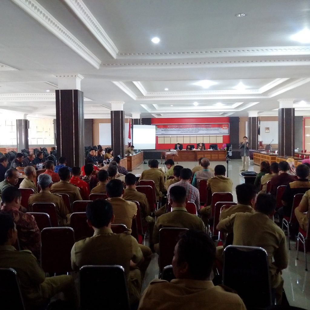 Suasana publik hearing yang melibatkan seluruh elemen masyarakat dan pemerintah daerah hingga tingkat kecamatan dan desa--Ram