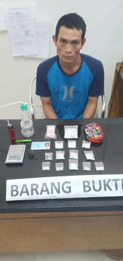  diamankan dikediamannya lantaran kedapatan menyimpan dan memiliki narkoba jenis sabtu seberat 62,35 gram. 