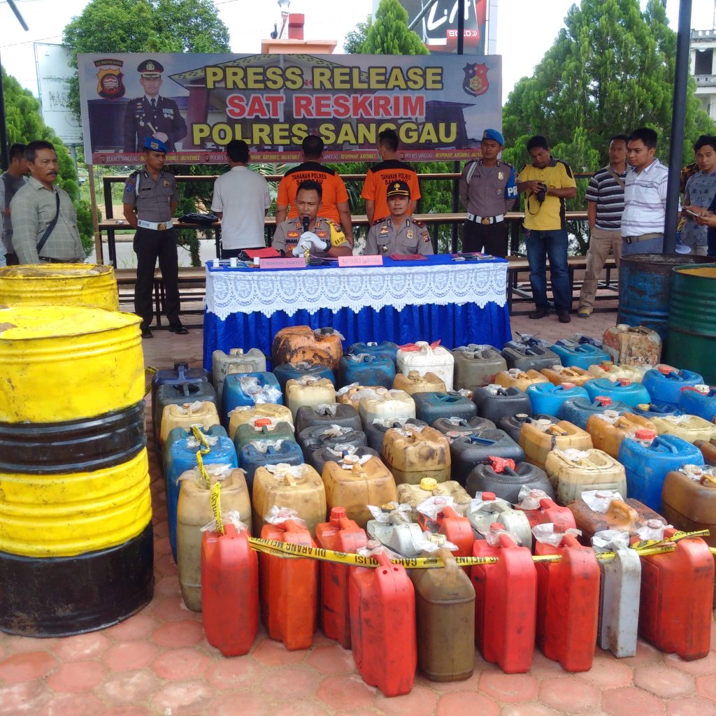 Kapolres membeberkan pengungkapan kasus selama sepekan dalam press release yang digelar di halaman Mapolres Sanggau, Jumat (18/1)//Foto Ram