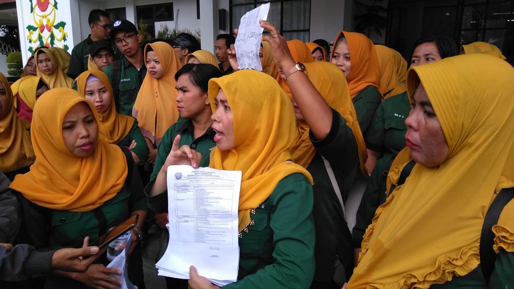 para pekerja cleaning Sevice RSUD Sultan Syarif Mohammad Alkadrie foto joni