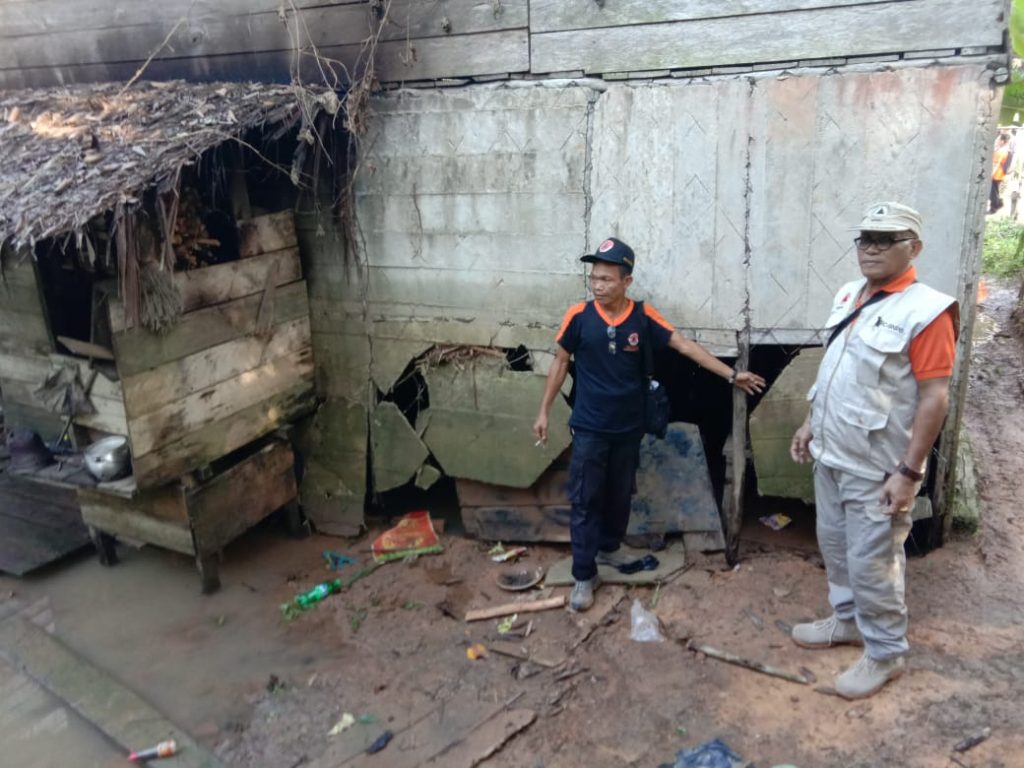 Sejumlah rumah yang rusak akibat banjir (2)