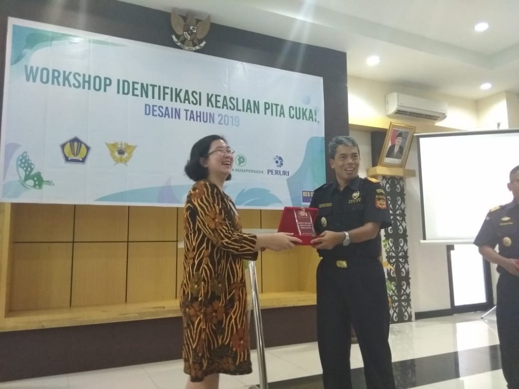 acara workshop Identifikasi Keaslian Pita Cukai Desain 2019, di Kantor Bea Cukai Kota Pontianak foto joni