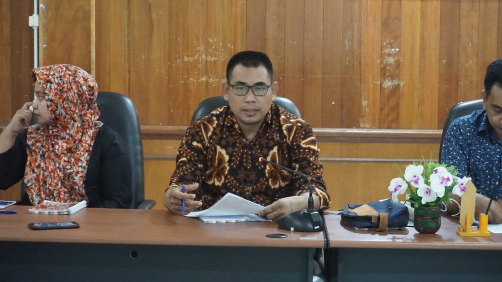 Ketua KPU Provinsi Kalbar, Hamdan menjelaskan tiga petugas PPK dan KPPS meninggal dunia dan satu cedera akibat tabrakan foto joni