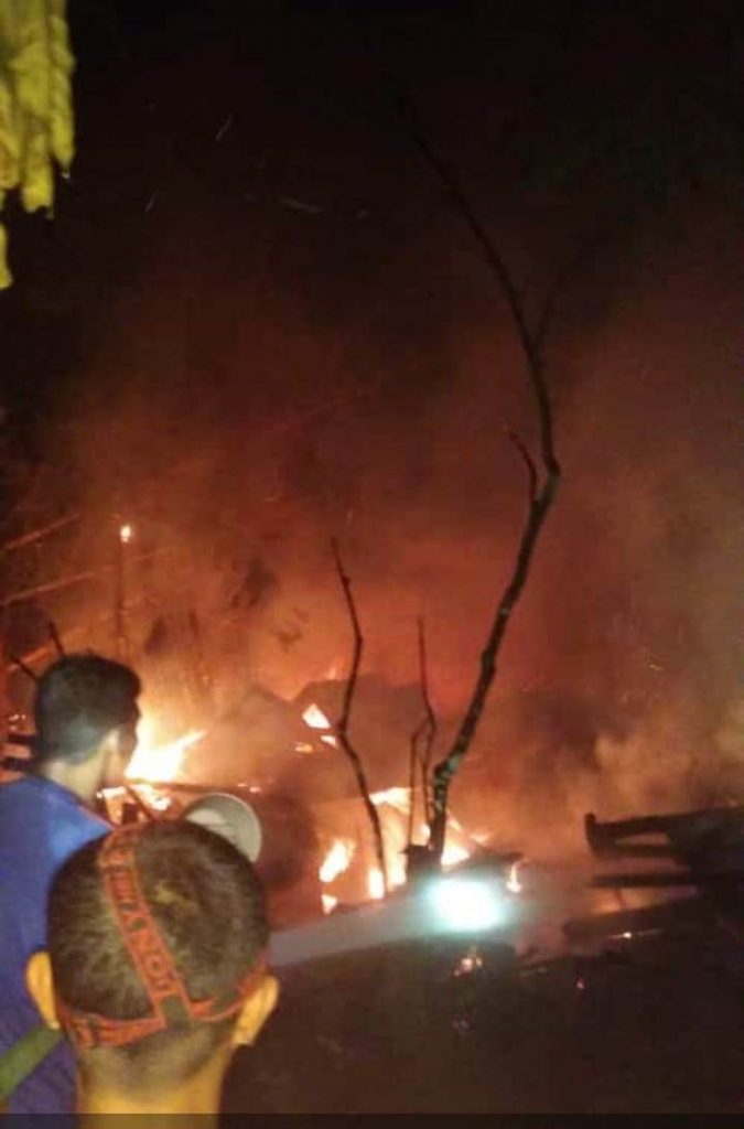 Rumah milik Ab Barsyah di Kelurahan Sungai Sengkuang, Kecamatan Kapuas, terbakar pada Minggu (4/8) dini hari