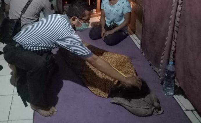 Jasad korban ketika di rumah duka.ist