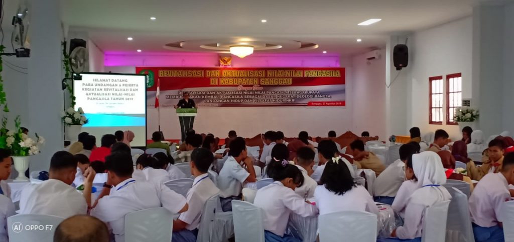 Foto---Para perwakilan pelajar SMA/SMK se-Kota Sanggau hadir pada acara Revitalisasi dan Aktualisasi Nilai-nilai Pancasila, Selasa (27/8)