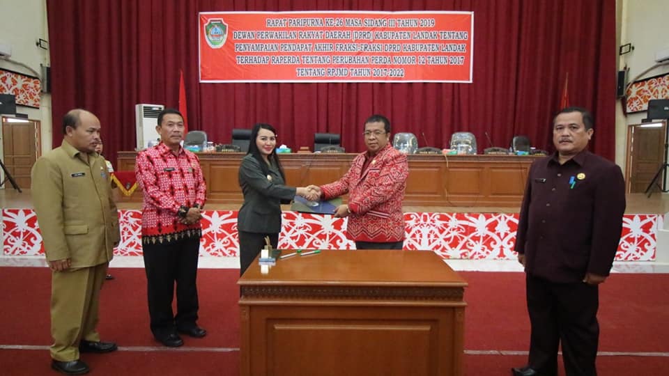  Rapat paripurna ke-26 masa sidang III tahun 2017 DPRD Kabupaten Landak