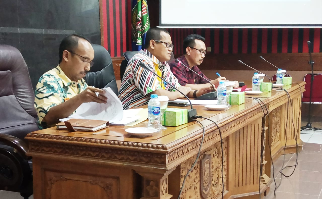 Foto—Rapat persiapan pelantikan anggota DPRD Sanggau periode 2019-2024, Jumat (13/9) di aula lantai I kantor Bupati Sanggau-