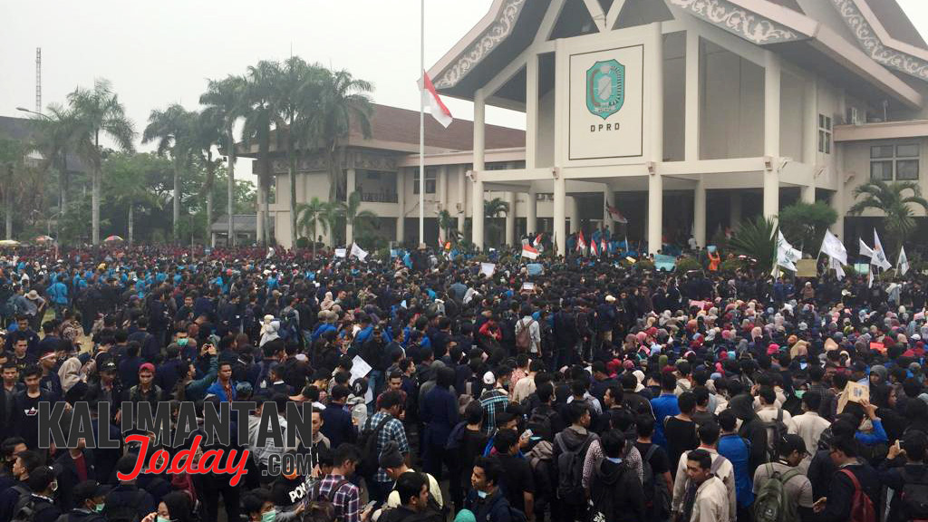 Ribuan mahasiswa duduki gedung DPRD Kalbar, 