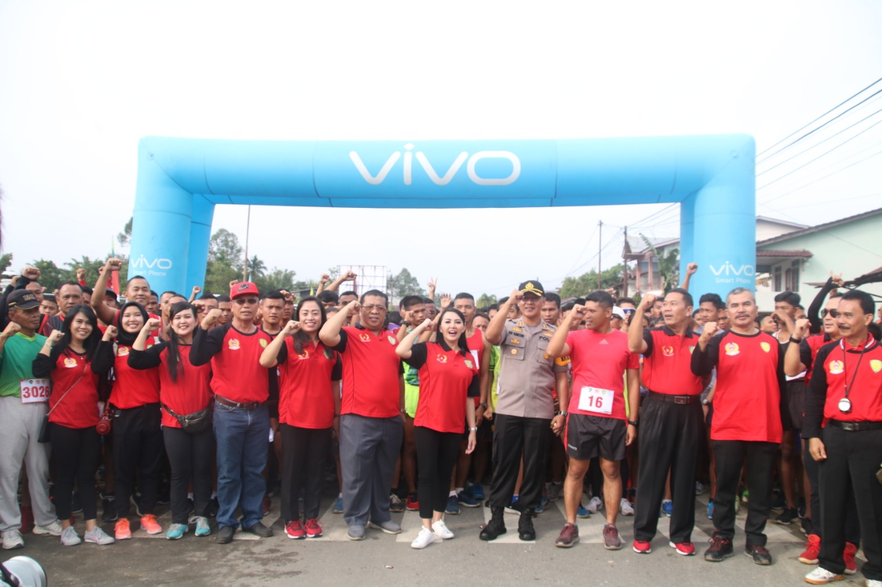 Lomba Lari Maraton 10 Kilometer di Lingkungan Kantor Bupati Landak
