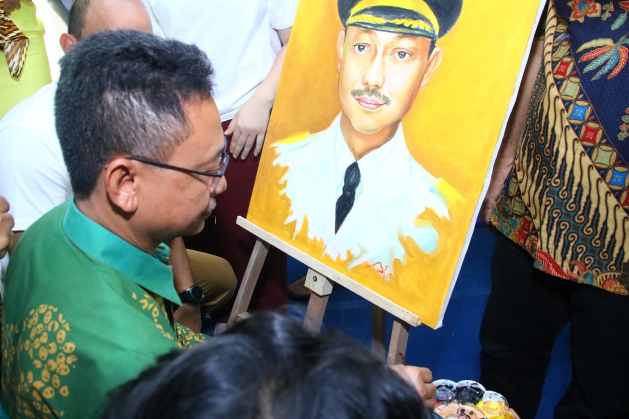 Wajah Wali Kota Edi Rusdi Kamtono menjadi satu di antara obyek lukisan hasil karya difabel.