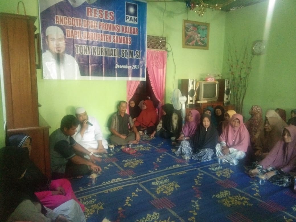 Anggota DPRD Provinsi Kalbar, Tony Kurniadi saat reses di Desa Tangaran, Kecamatan Tangaran, Kabupaten Samba