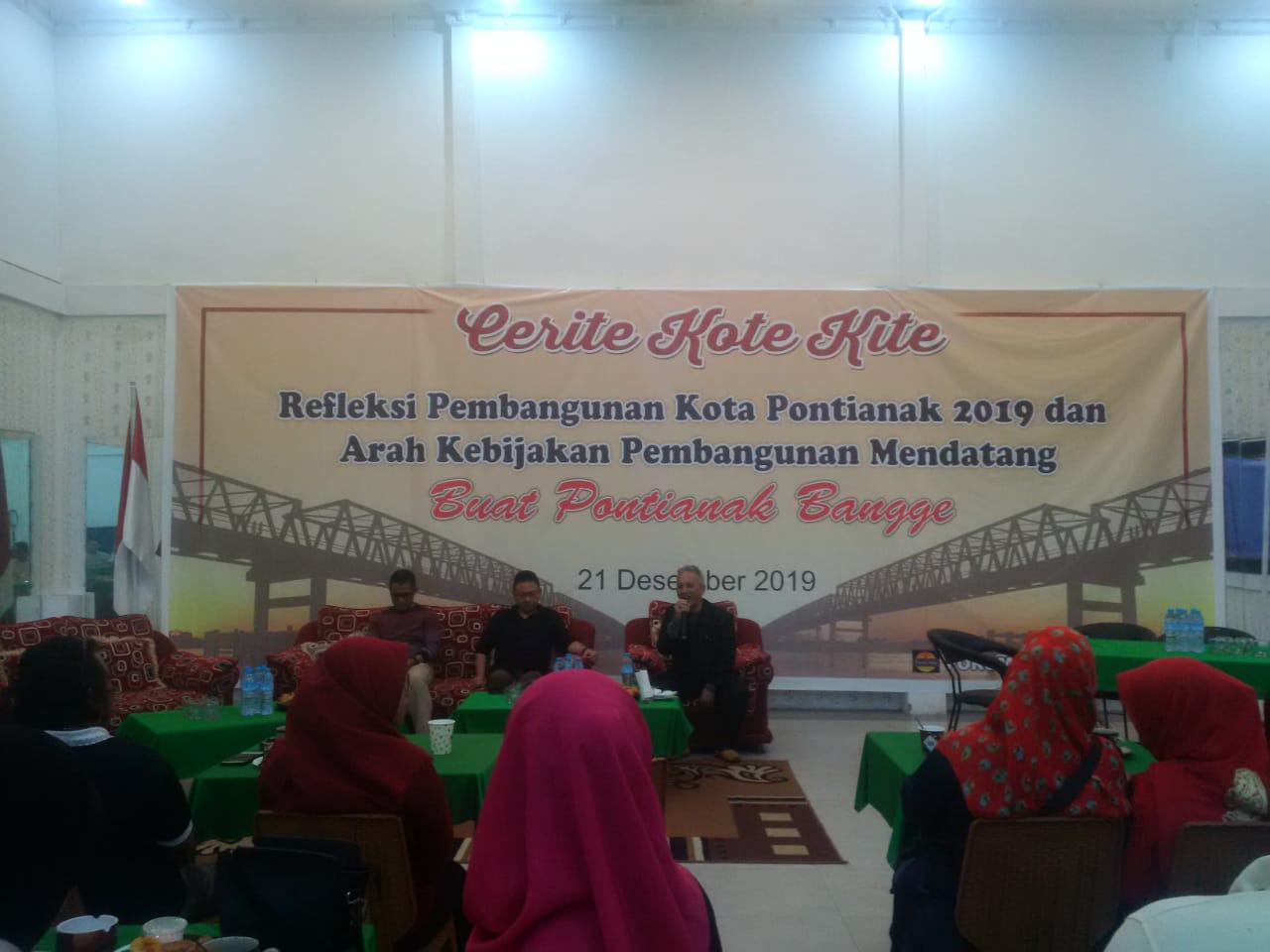 Diskusi Publik "Cerite Kote Kite" di Kafe Cendana, Jalan Cendana Kota Pontianak, Sabtu (21/12/2019) malam.