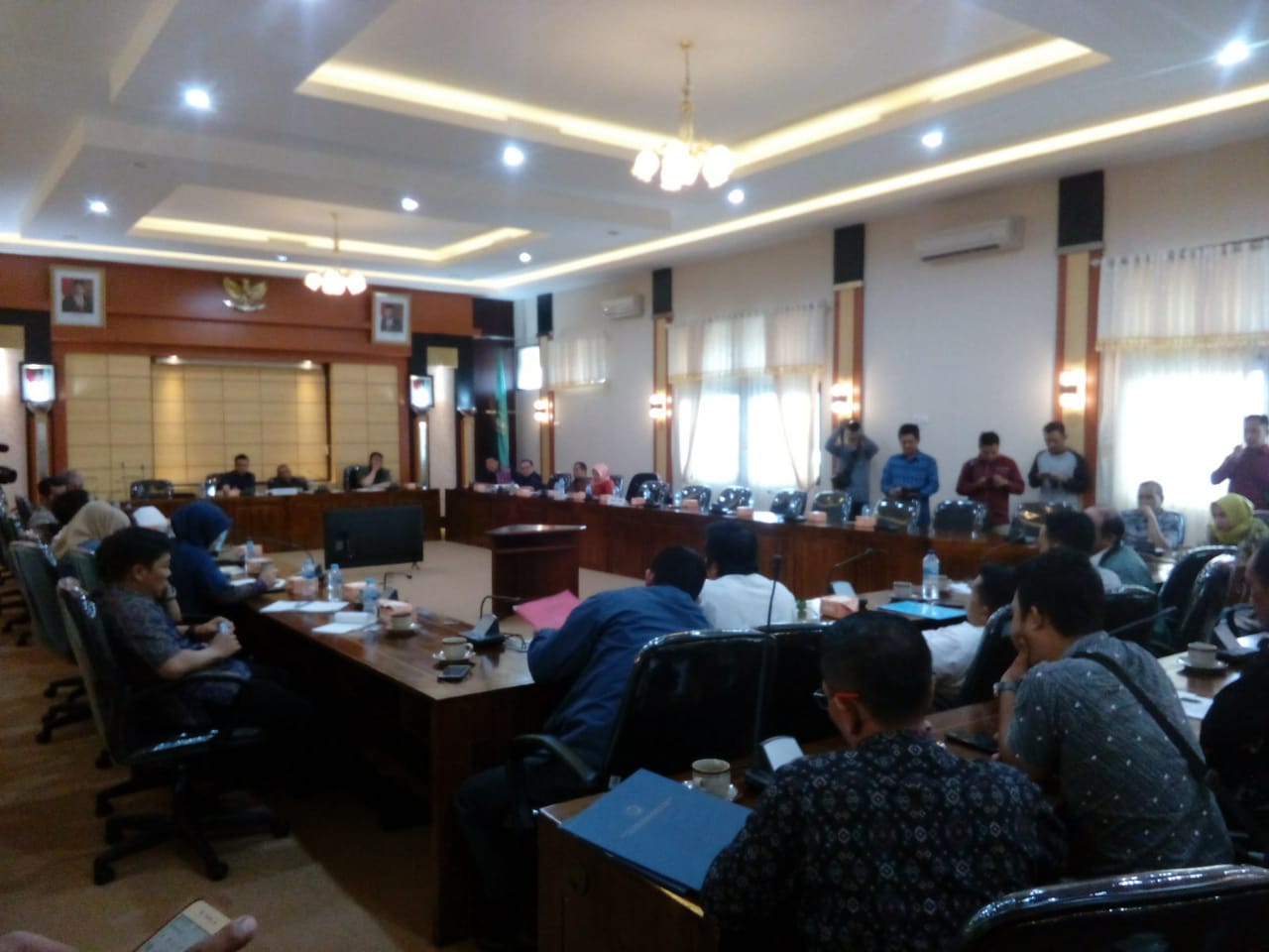 Caption: Audensi dan Mediasi di Ruang Serbaguna DPRD Provinsi Kalbar, Kamis (30/01/2020).