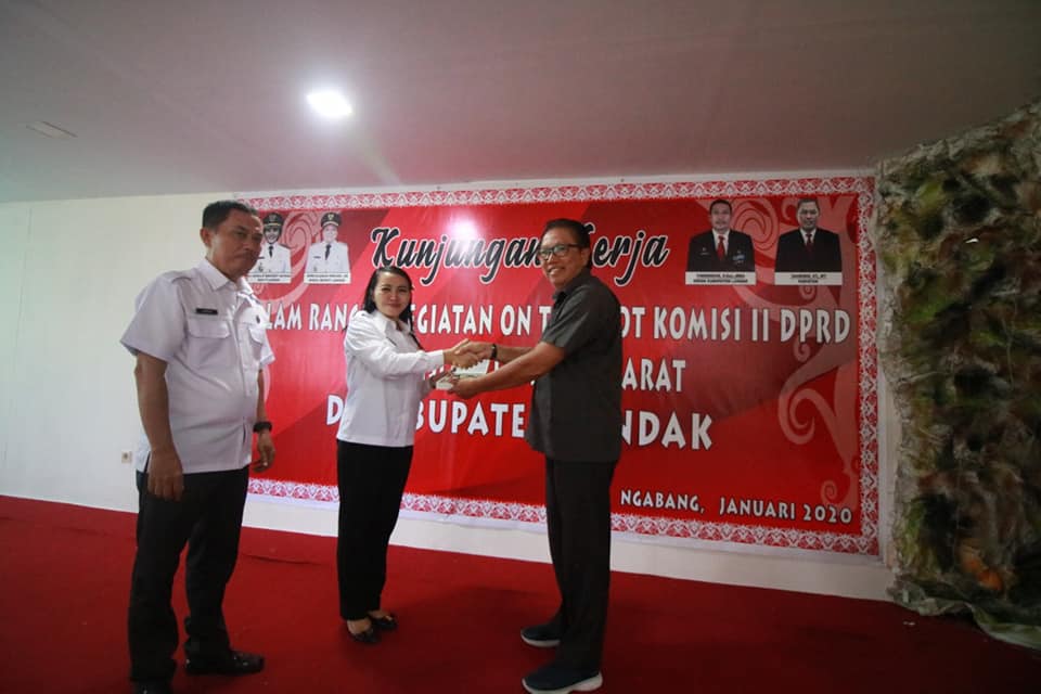 kunjugan Komisi II Dewan Perwakilan Rakyat Daerah (DPRD) Provinsi Kalimantan Barat di kantor Dinas Pertanian, Perikanan dan Ketahanan Pangan (DPPKP) Kabupaten Landak, 