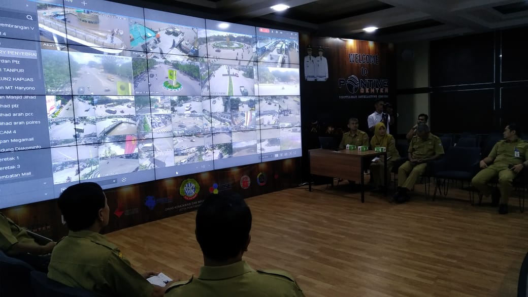 Foto---Sejumlah Kepala OPD Pemkab Sanggau menggelar pertemuan di rung Pontive Center Diskominfo Pontianak, Senin (13/1/2020)---Alfian Diskominfo Sanggau untuk Kalimantantoday.com