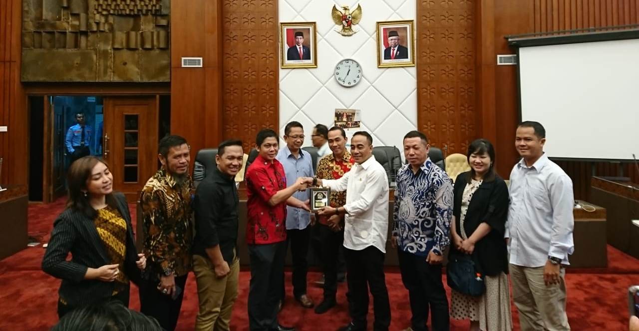 Foto---Komisi II DPRD Sanggau bersama Anggota Komisi IV DPRI, Krisantus Kurniawan