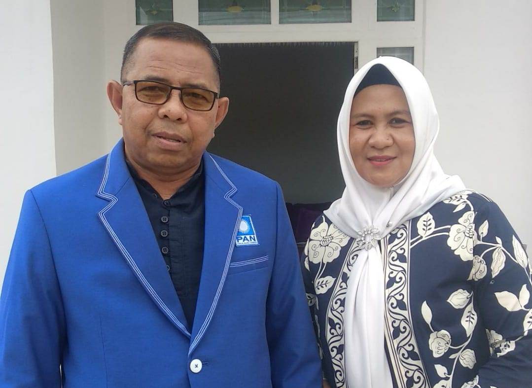 Balon Bupati Ketapang, Erianto Harun berfoto bersama Anggota DPRD Provinsi Kalbar, Yuliani.