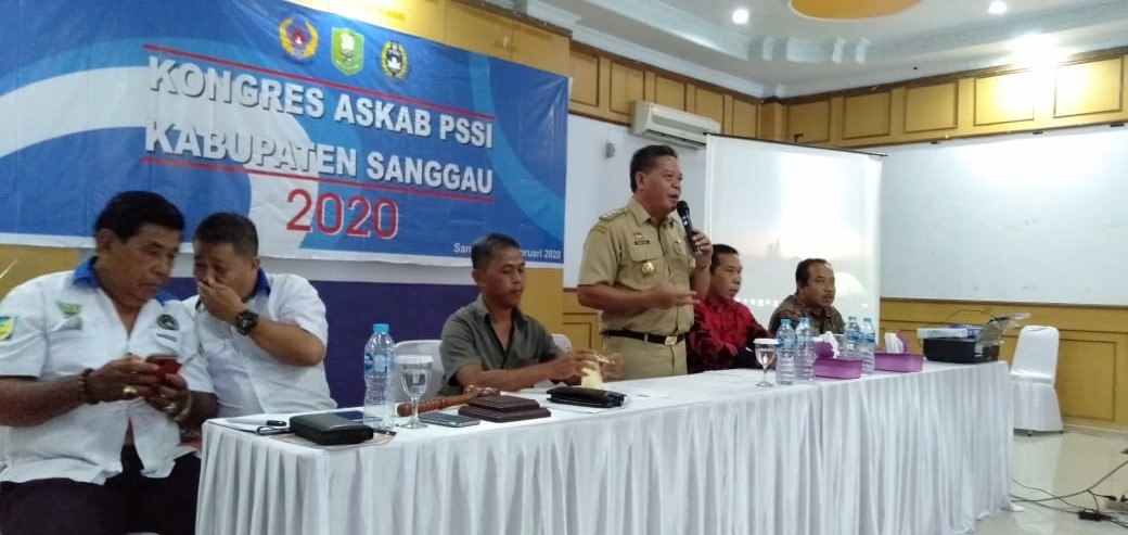 Foto-- Paolus Hadi menyampaikan sambutan usai terpilih secara aklamsi pada kongres Askab PSSI Kabupaten Sanggau, Selasa (25/2/2020)----Kiram Akbar