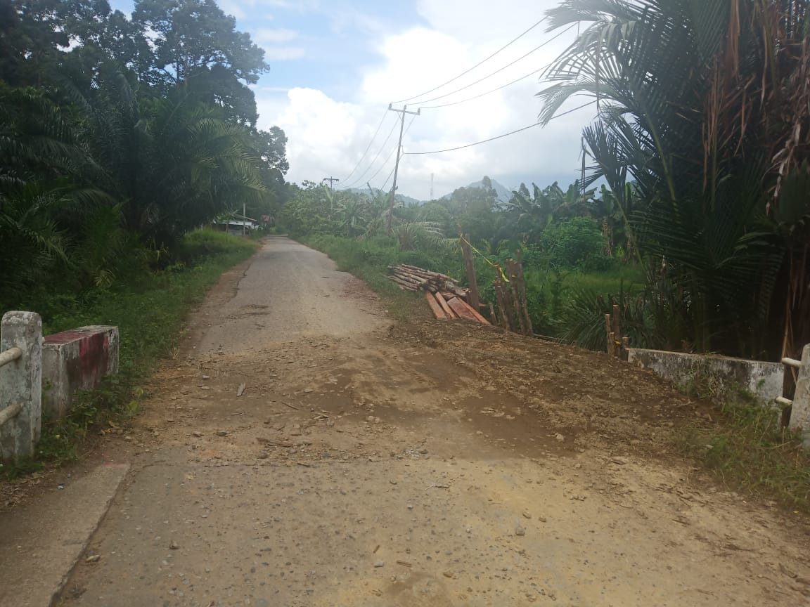 Jembatan penghubung Aur Sampuk - Sebangk