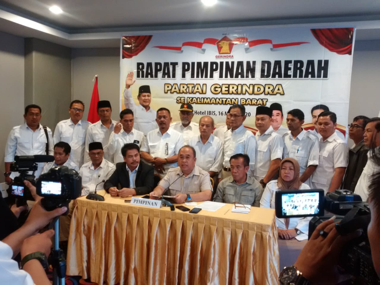 Jumpa Pers Hasil Rapimda Gerindra se-Kalbar di Ibis Hotel Pontianak, Senin (16/03/2020)