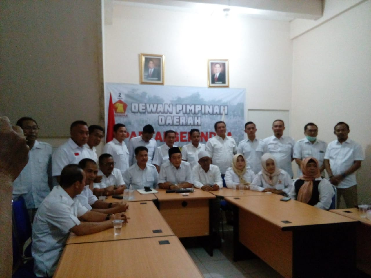 Caption: Konferensi Pers di Sekretariat DPD Gerindra Kalbar, Jumat (20/03/2020)