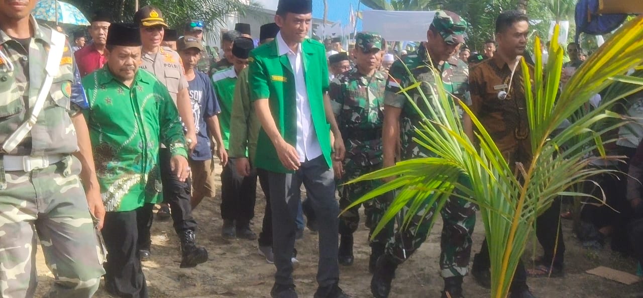 Foto---Mas’ud Saleh bersama Asisten III Setda Sekadau, Kapolres Sekadau, perwakilan etnis Dayak dan Melayu hadir dalam Diklatsar Banser se-Kalbar di Pondok Pesantren Al-Ma’arif Belitang Satu, Jumat (13/2/2020)---GP Ansor Sanggau 