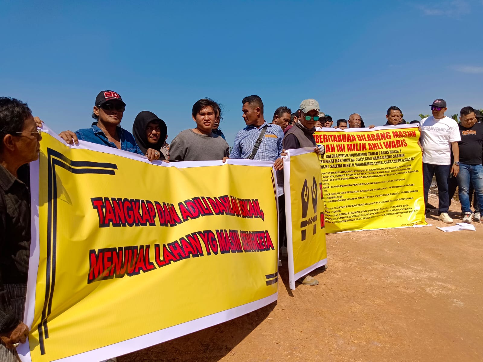Puluhan ahli waris lakukan demo tanah yang diklaim milik Dahlan Iskan. (ist)